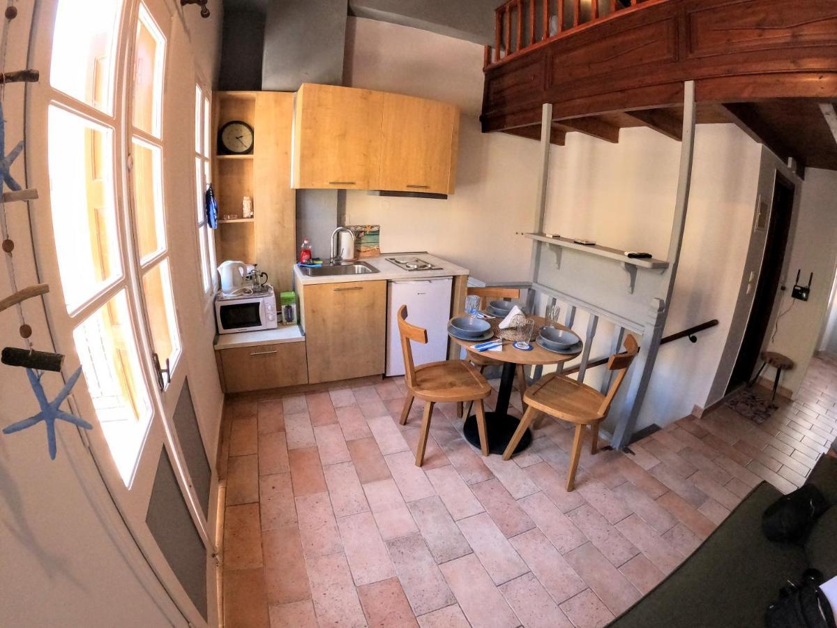 Cozy Apartments In Symi Center Екстериор снимка