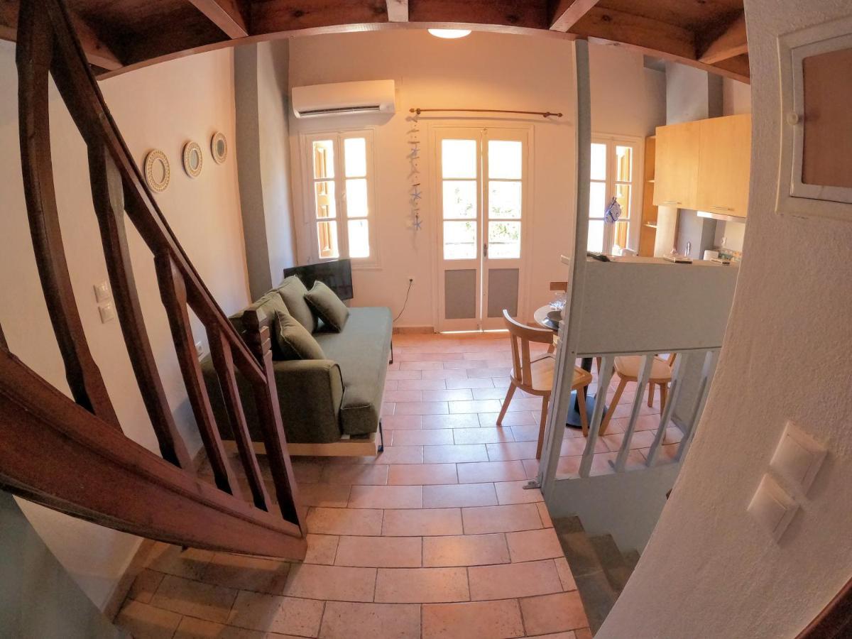 Cozy Apartments In Symi Center Екстериор снимка
